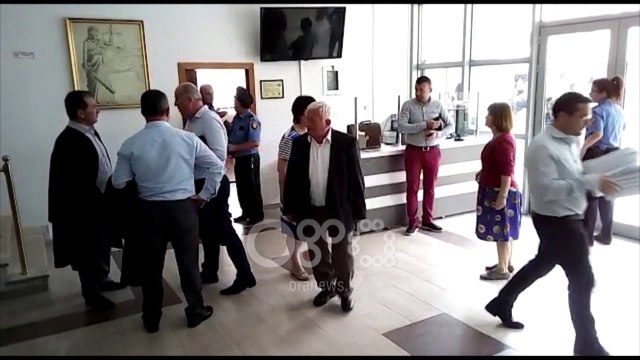 Ora News - Berat, burg për babain që mbajti peng djalin