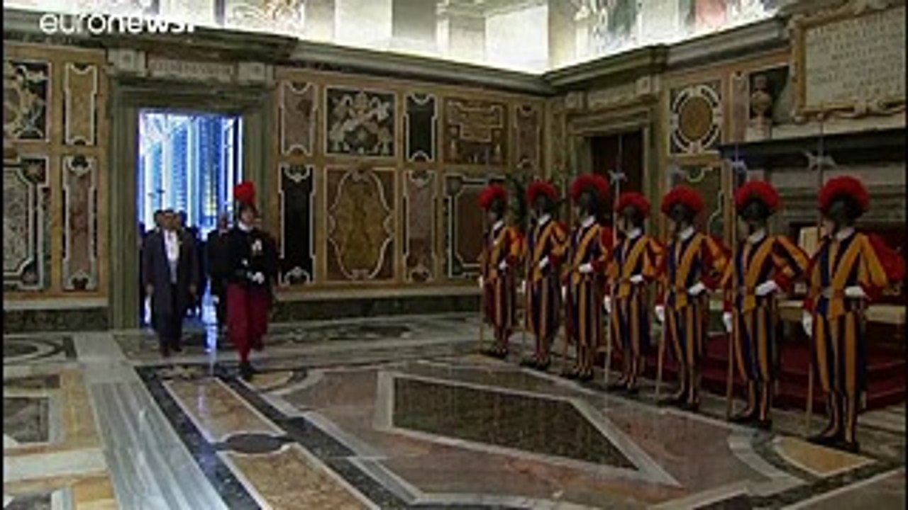 Longue audience de Macron au Vatican