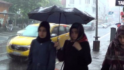 Balıkesir’de sağanak yağış başladı