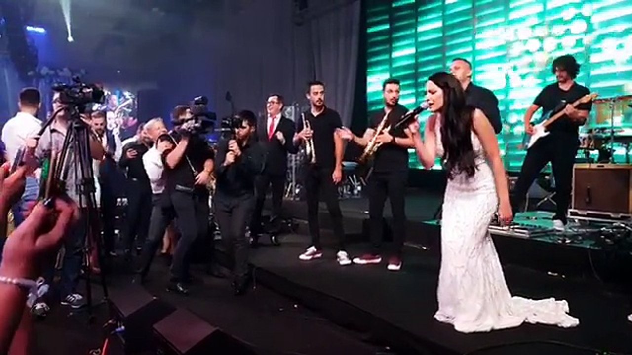 Aleksandra prvi put kao Zivojinovic zapevala na svojoj svadbi...