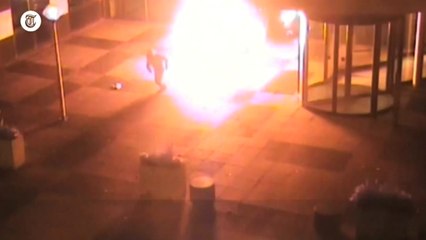 네덜란드 신문사에 차량 돌진...경찰 "고의적 공격" / YTN