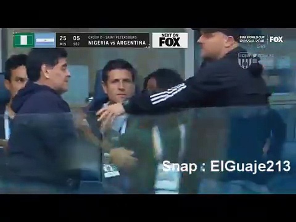 Doigts d'honneur, malaise et danse de Maradona avec une Nigérienne