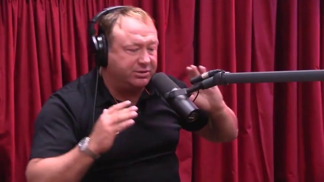 Alex Jones explique Evangelion à Joe Rogan