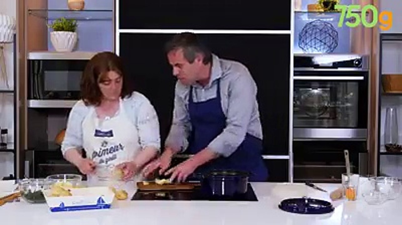 Connaissez-vous l'astuce de "sasser les pommes de terre primeurs" ? Découvrez-la au travers de cette juteuse recette La recette :