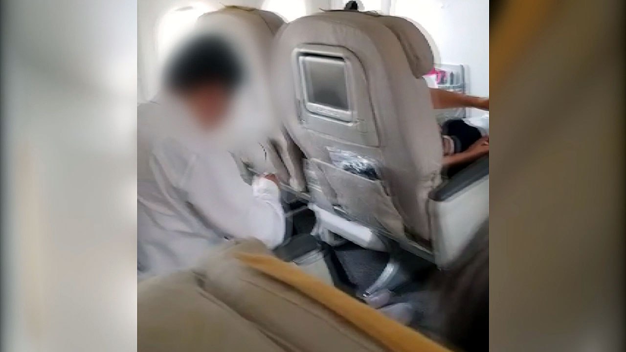 아시아나항공 기체 결함으로 이륙 전 회항...1시간 지연 / YTN