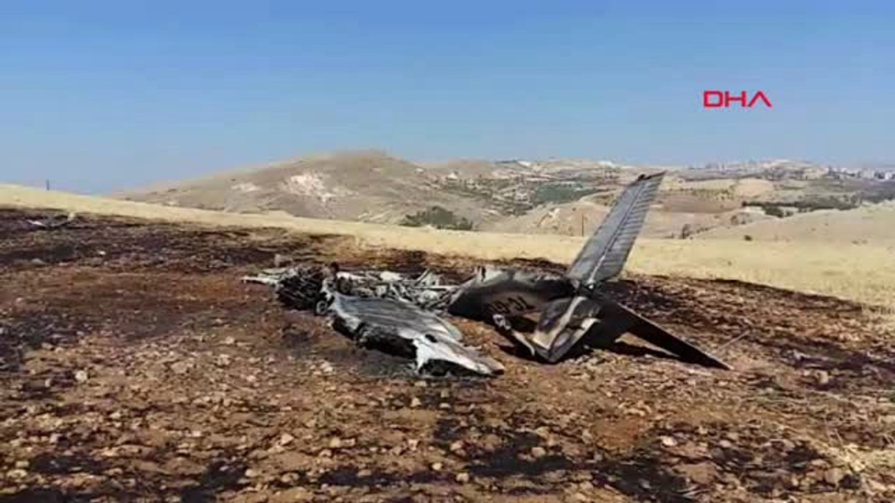 Adıyaman Besni İlçesinde Eğitim Uçağı Düştü