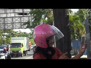 Hendak Ditilang Petugas, Gadis Ini Malah Video Call Temannya - 86