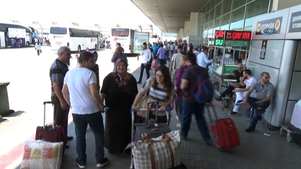 Tatilden dönen minik Efe'nin yüzüne otobüste kaynar su döküldü