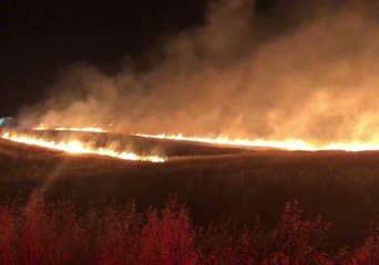 Скачать видео: Vegetation Fires Break Out Near Sacramento Airport