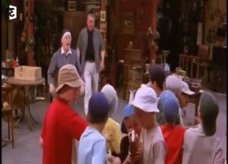 Femme  de footballeurs0403 L et la figurine d argile    Part 02