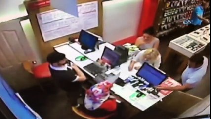 İstanbul’da Palalı Saldırgan Dehşeti Kamerada