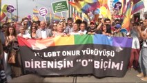 İstanbul Lgbti Üyelerinin Onur Yürüyüşü Bekleyişi