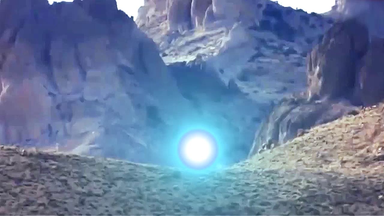Mysterious electromagnetic UFO objects sink into the desert sands 2018