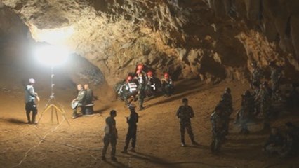 Buscan a 12 niños y su entrenador de fútbol, perdidos en una cueva tailandesa