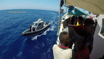 Migrantes do ‘Lifeline’ esperam frente à costa de Malta