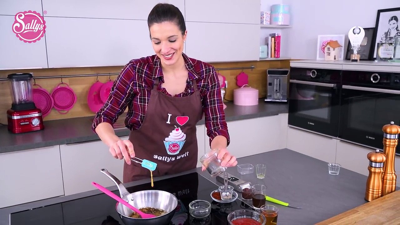 Barbeque Soße – Sallys BBQ Soße mit Brathähnchen aus dem Ofen