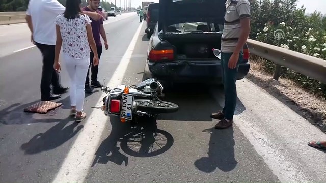 Motosikletli çarptığı otomobilin camından içeri girdi - ADANA