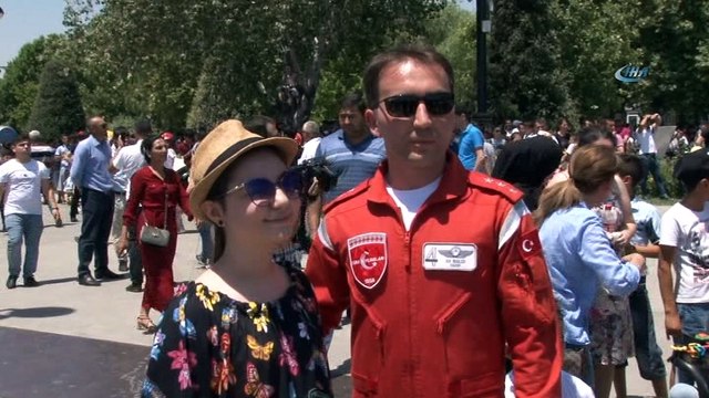 - Azerbaycan'dan gövde gösterisi - Azerbaycan Silahlı Kuvvetler Günü ve Azerbaycan ordusunun 100. kuruluş yıl dönümü Bakü’de kutlandı