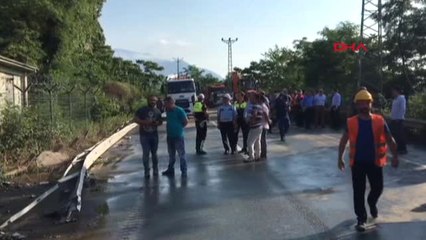 Artvin Taş Ocağında Patlatma Heyelana Yol Açtı, Yol Kapandı, 2'i Asker 3 Kişi Yaralandı 2