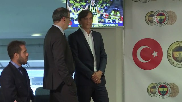 Phillip Cocu, Fenerbahçe ile 3 yıllık sözleşme imzaladı