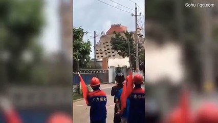 Tòa nhà sụp đổ trong 10s