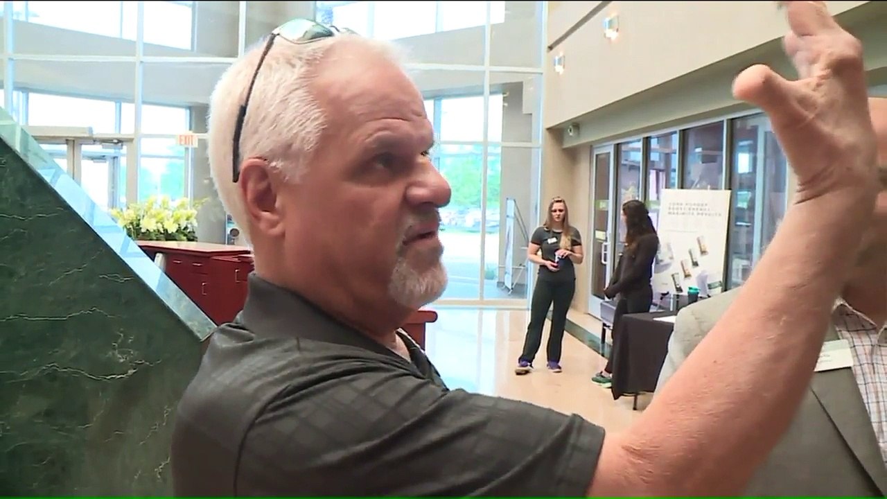Man Reunited with Quick-Thinking Gym Trainers W...