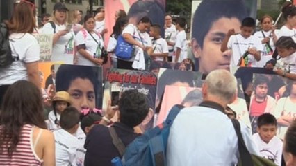 Decenas de latinos protestan en Washington contra la política migratoria de Trump