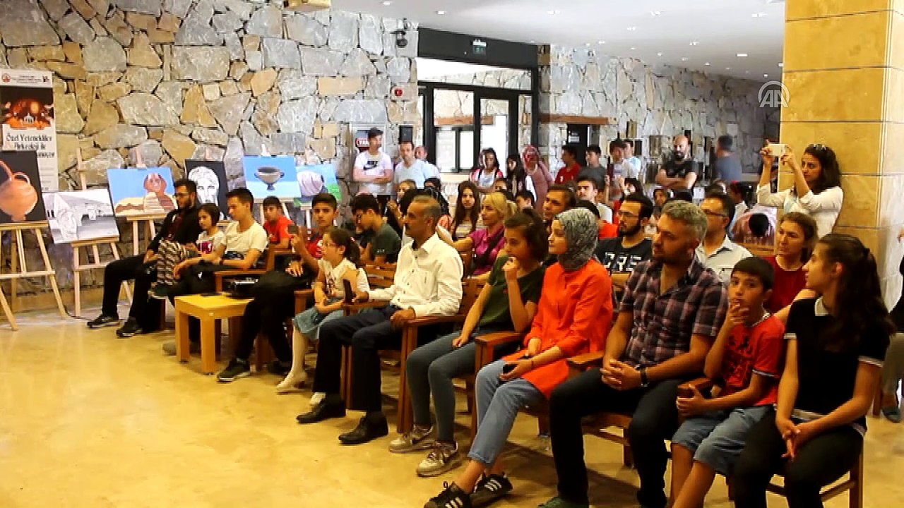 Vanlı öğrenciler Neşet Ertaş'ın türküleriyle coştu - KIRŞEHİR