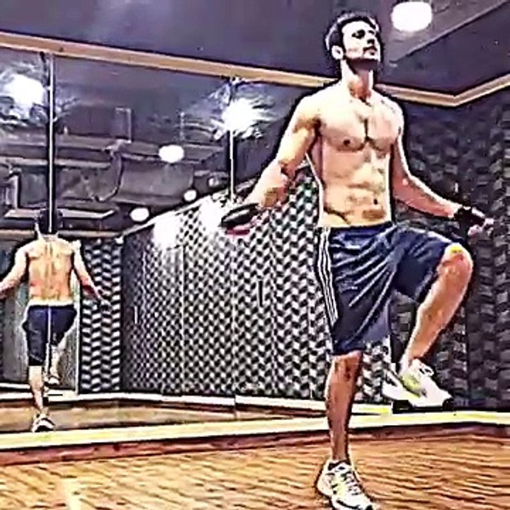 Freddy Daruwala Shirtless
