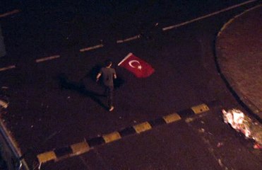 Bayrak Sevgisi Yağmur Tanımadı