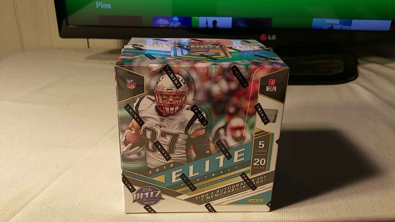 2018 Panini Donruss Elite Hobby Box. NFL Football trading cards. 2 autographs and 1 memorabilia per box opening.