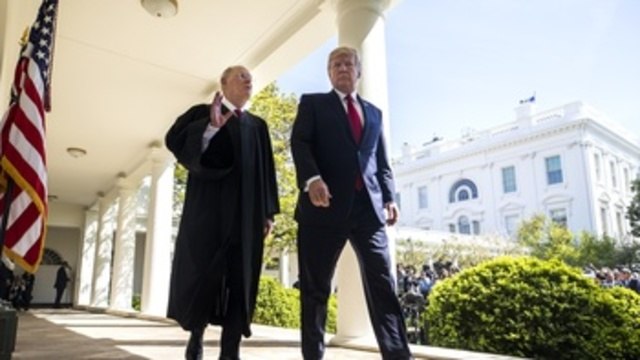 Salida del juez centrista del Supremo de EEUU abre puerta a giro conservador