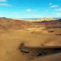 No topo da duna no Deserto do Saara em Marrocos - directo!