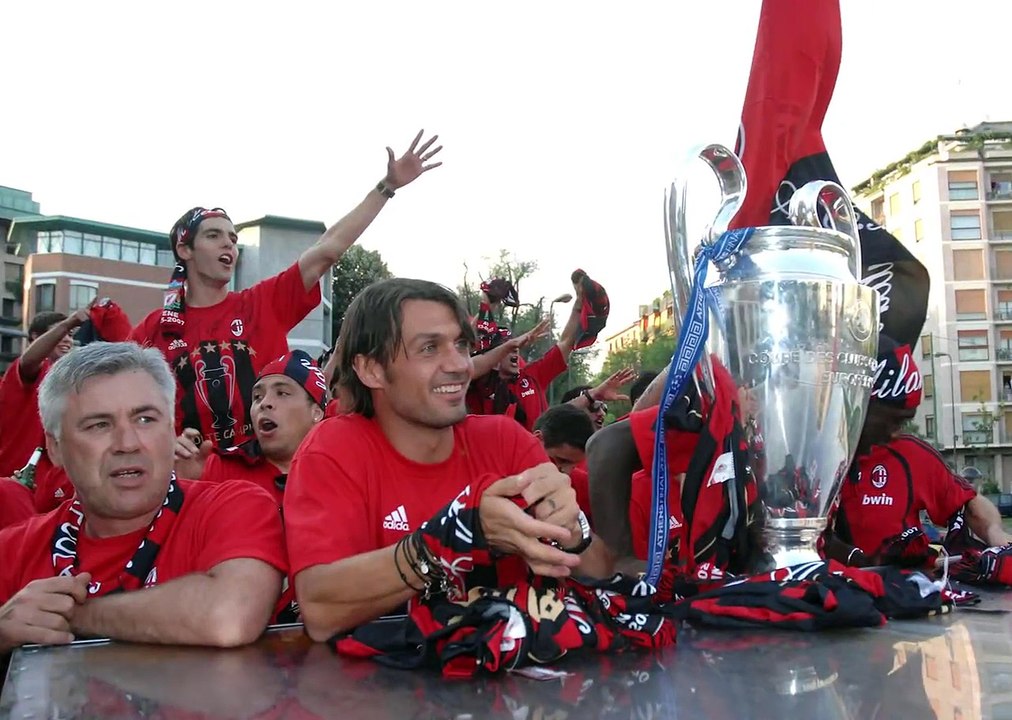 50 anni in 50 immagini: nel giorno dello storico compleanno, Paolo Maldini ha rivissuto la sua vita e la sua carriera su "Forza Milan!" Guarda la nostra speci