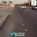 فيديو سائق يفحط وسط الشارع العام ويتسبب باصطدام سيارة بشجرة
