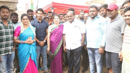 'ಸೀತಾರಾಮ ಕಲ್ಯಾಣ' ಸಿನಿಮಾದ ಶೂಟಿಂಗ್ ಸೆಟ್ ನಲ್ಲಿ ಕುಮಾರಸ್ವಾಮಿ | Filmibeat Kannada