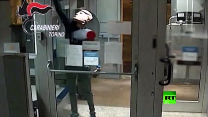 شاهد دونالد ترامب يسطو على بنك في إيطاليا.. اكتشف الحقيقة