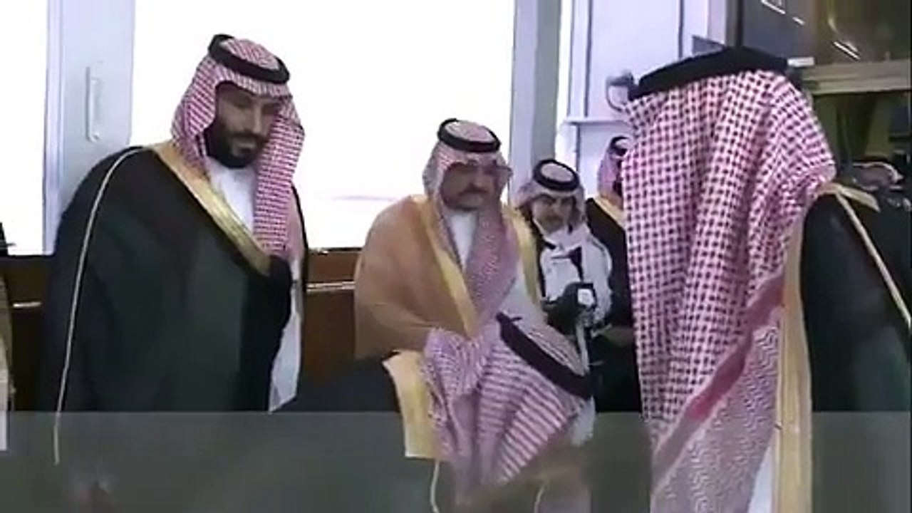 بعد إنابته لإدارة البلاد.. شاهد ما فعله محمد بن سلمان مع الملك سلمان
