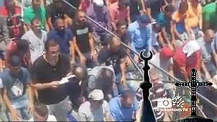 فقط في القدس.. مشهد لن تصدقه أثناء صلاة الجمعة بمحيط الأقصى