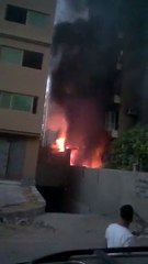 فيديو: حريق ضخم في القاهرة يلتهم 16 سيارة