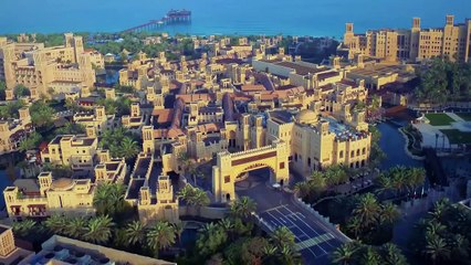 فيديو مغامر يقوم بحركات بهلوانية خطيرة في دبي!