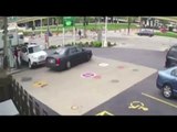 بالفيديو.. امرأة تنقذ سيارتها من السرقة بهذه الطريقة الانتحارية