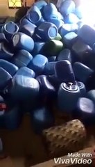 كارثة في السعودية.. شاهد ماذا فعل هؤلاء العرب بماء زمزم!