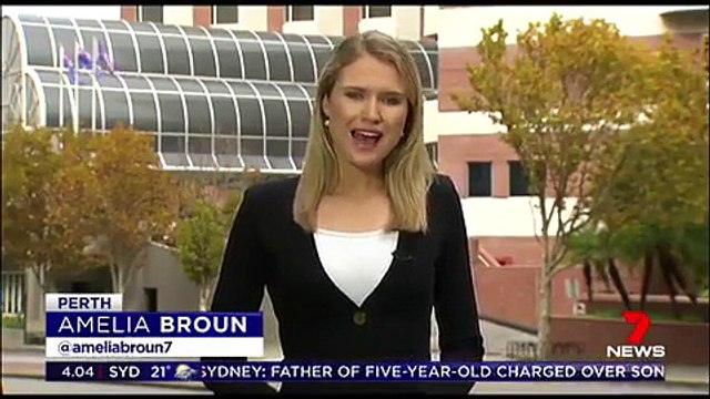 بالفيديو والصور.. موقف محرج لرئيس شركة طيران أسترالية.. شاهد رد فعله