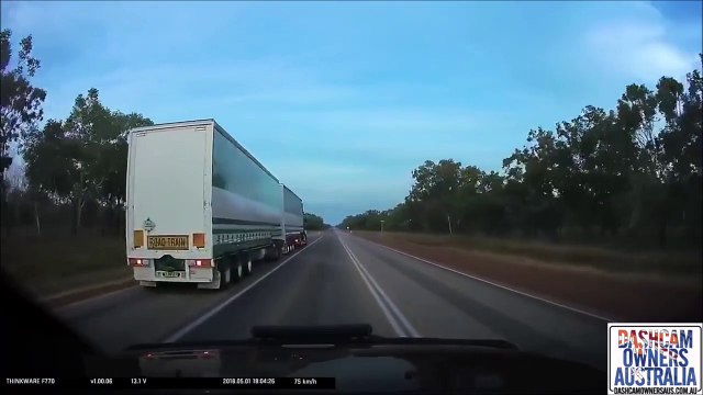 تويوتا هايلكس يظهر فجأة أمام جيب غراند شيروكي! شاهد ماذا حدث