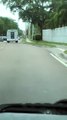 بالفيديو سائق مازدا غاضب يتسبب بحادث مؤلم لسائق دراجة مزعج