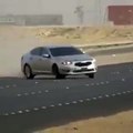 بالفيديو شاب يفحط بسيارة كيا كادينزا كاد أن يتسبب بكارثة