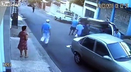 فيديو انقلاب سيارة بطريقة غريبة والمسبب يستخدمه كل شخص يومياً