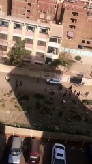 فيديو تلاميذ يحطمون سيارة مدير مدرستهم لهذا السبب