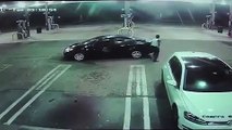 فيديو لص يسرق سيارة بداخلها طفل رضيع وما فعله مفاجئ